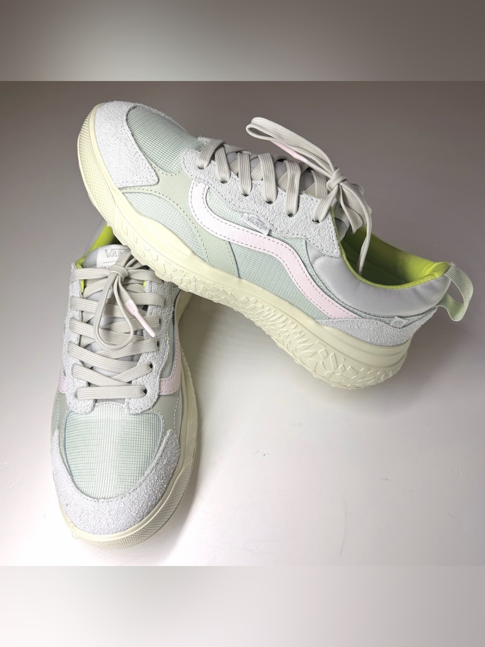 VANS Men’s Ultrarange Neo VR3 Casual Hiking Sneakers Size- 10
